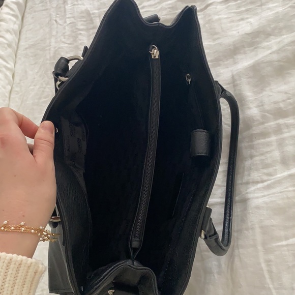 Black Michael Kors leather satchel with shoulder strap. - Picture 6 of 10